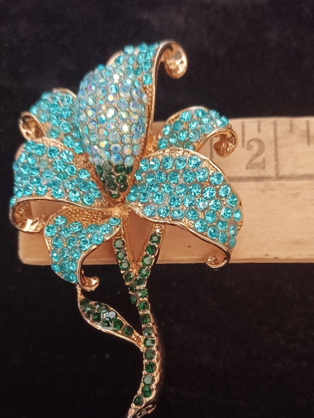 Blue Rhinestone Flower Brooch Gold‑Tone Sparkling Pin - Picture 5 of 5